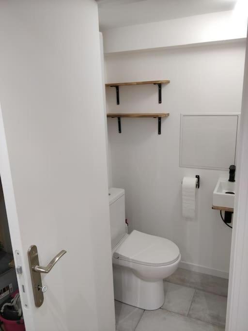 Sleep-In-Montpellier, Gaya, 6 Pers, Ecusson Apartment Luaran gambar