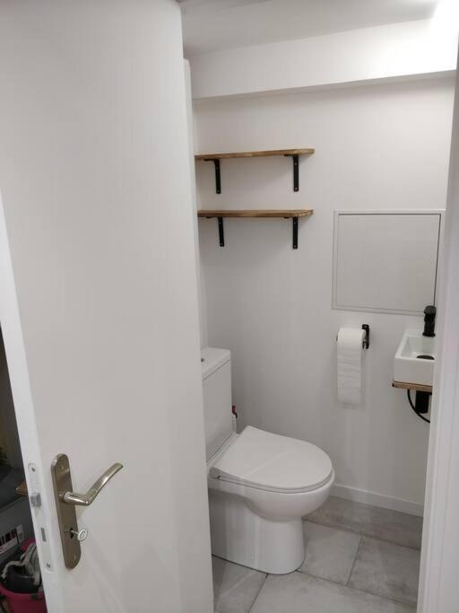 Sleep-In-Montpellier, Gaya, 6 Pers, Ecusson Apartment Luaran gambar
